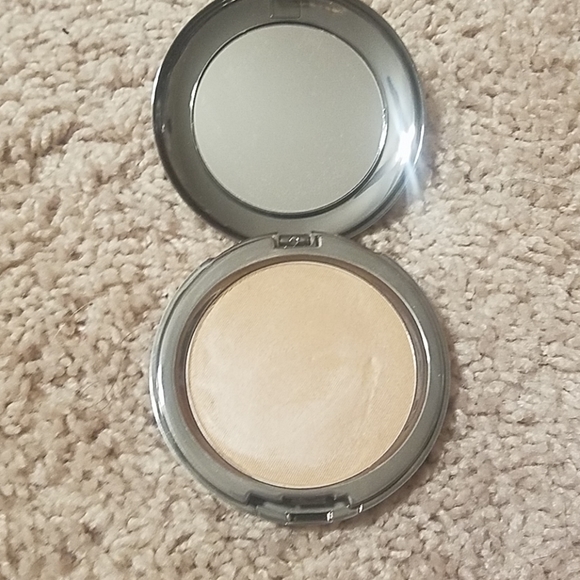 CoverFX in Sunlight - Picture 2 of 3